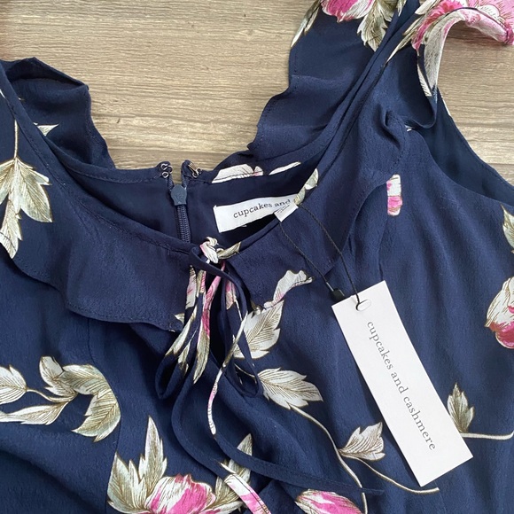 SALE!! ❤️Cupcakes & Cashmere dress - Picture 2 of 5